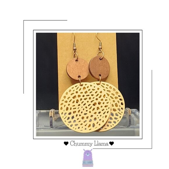 Vintage Inspired Dangle Earrings Classic Natural Wood NEW - Picture 1 of 1